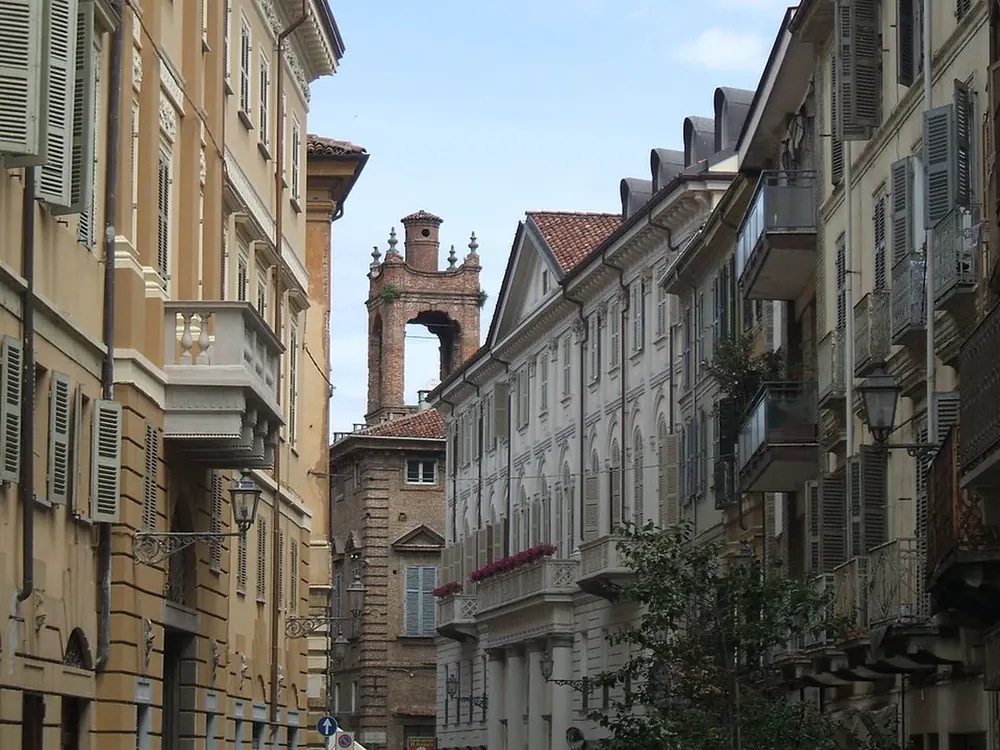 Vicolo nel centro storico di Casale Monferrato.